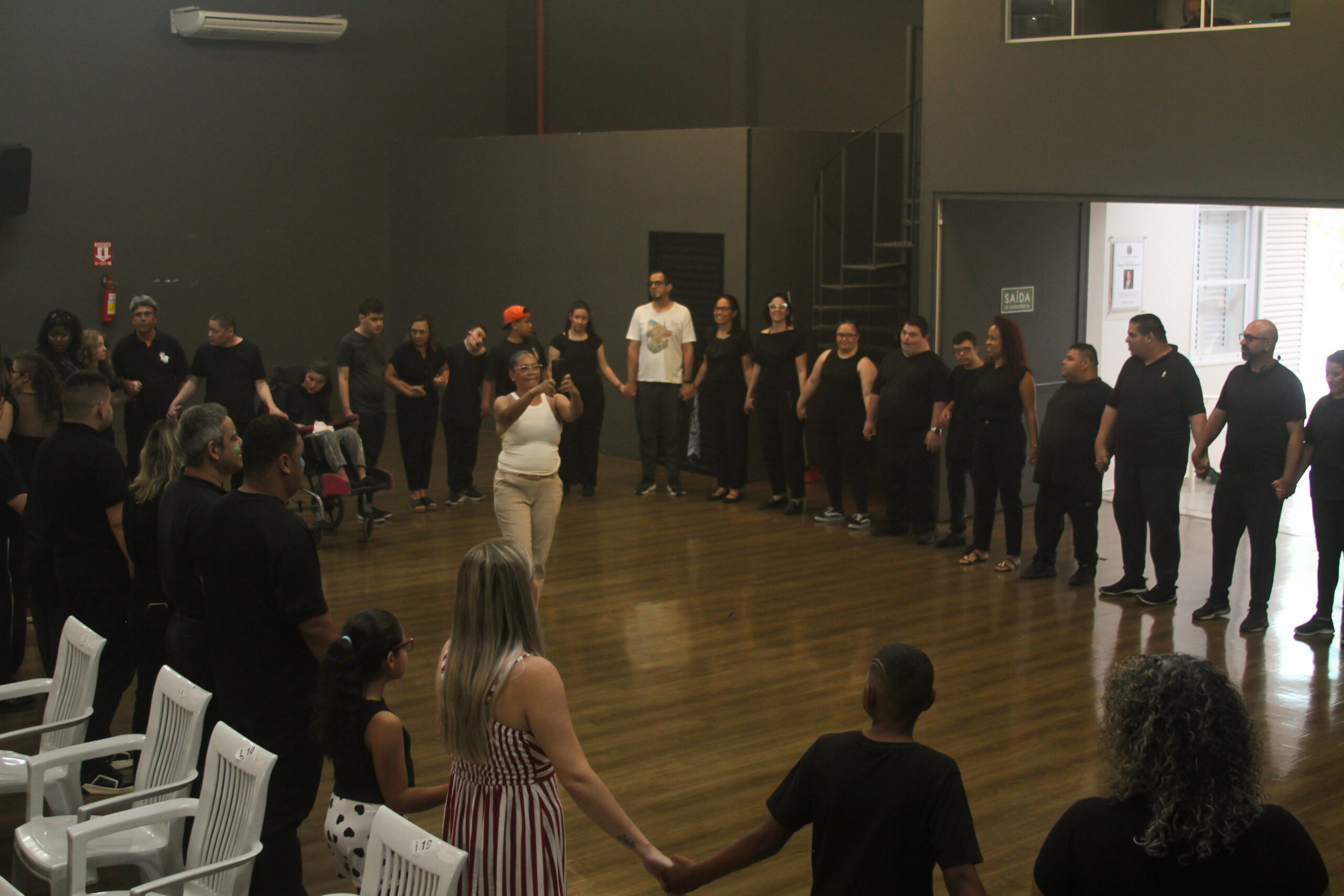 Projeto Cenários da Inclusão – Um Musical para Todos realiza espetáculo inclusivo este sábado 